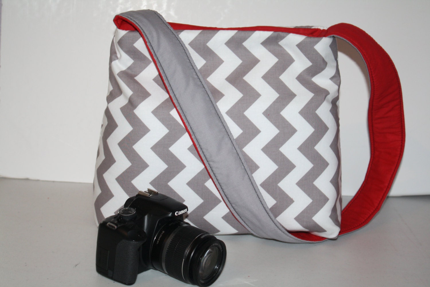 Digital CAMERA Bag /  Womens  Purse / Hobo Market Grey Chevron Red interior / Foam Padding