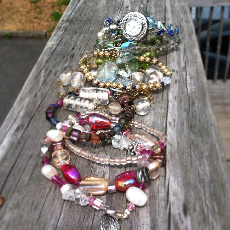 Lot of 12 bracelets with Swarovski Crystals, semi-precious stones, pearls and vintage findings