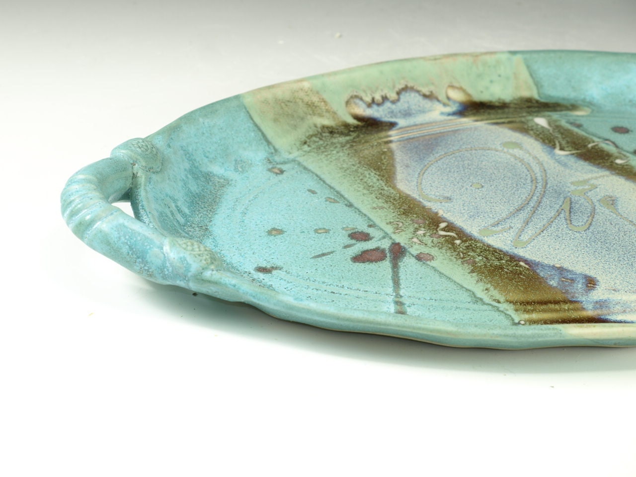 Pottery tray oval with handle