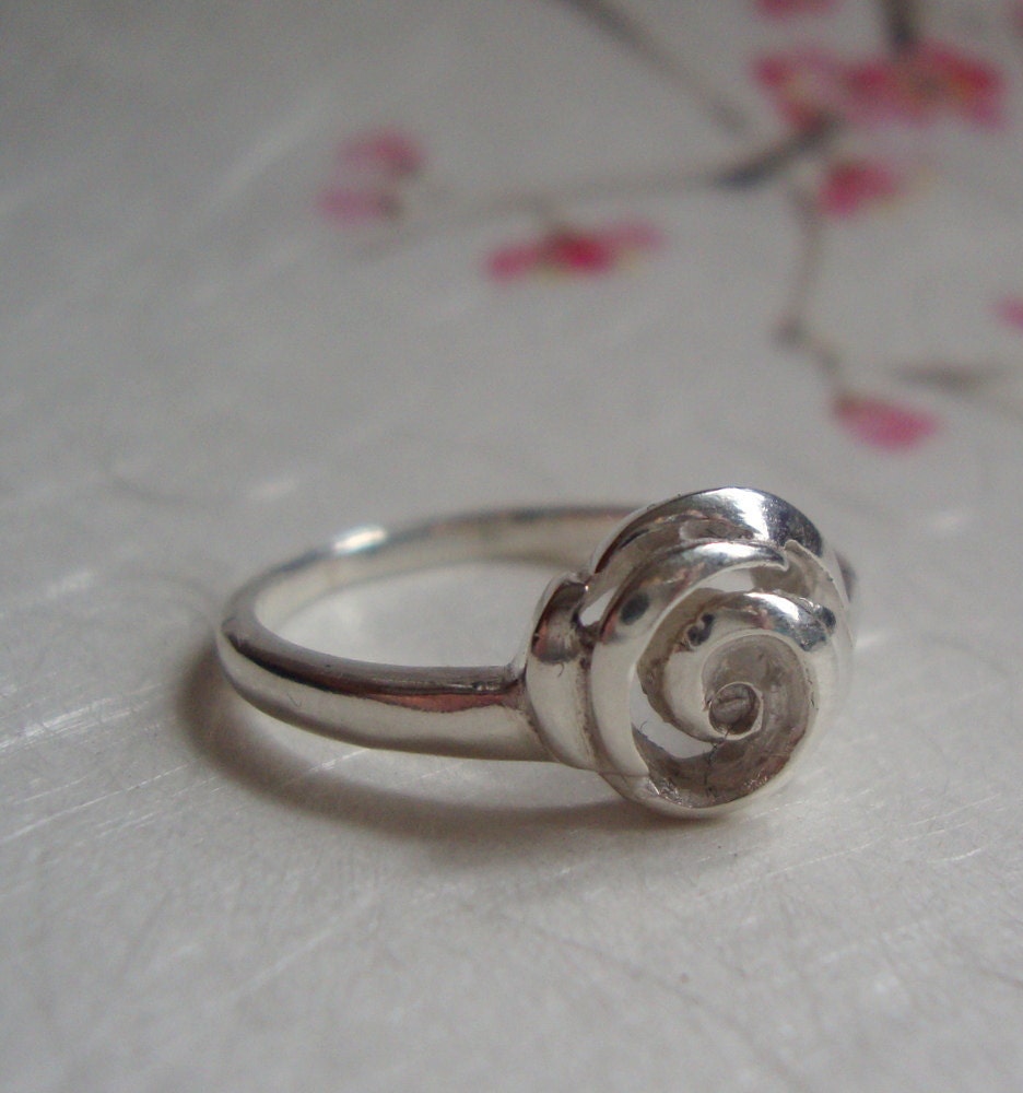 Rosebud ring in sterling silver