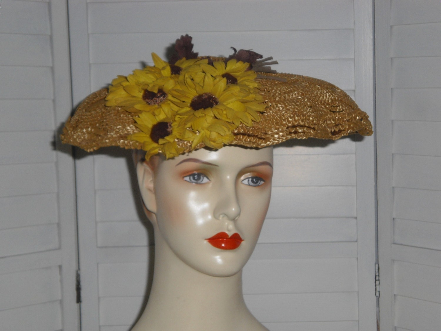 Fabulous Elaborate Straw 1940s or 50s Vintage Head Hugger Brim Saucer Hat w Black Eyed Susan Bouquet Trim