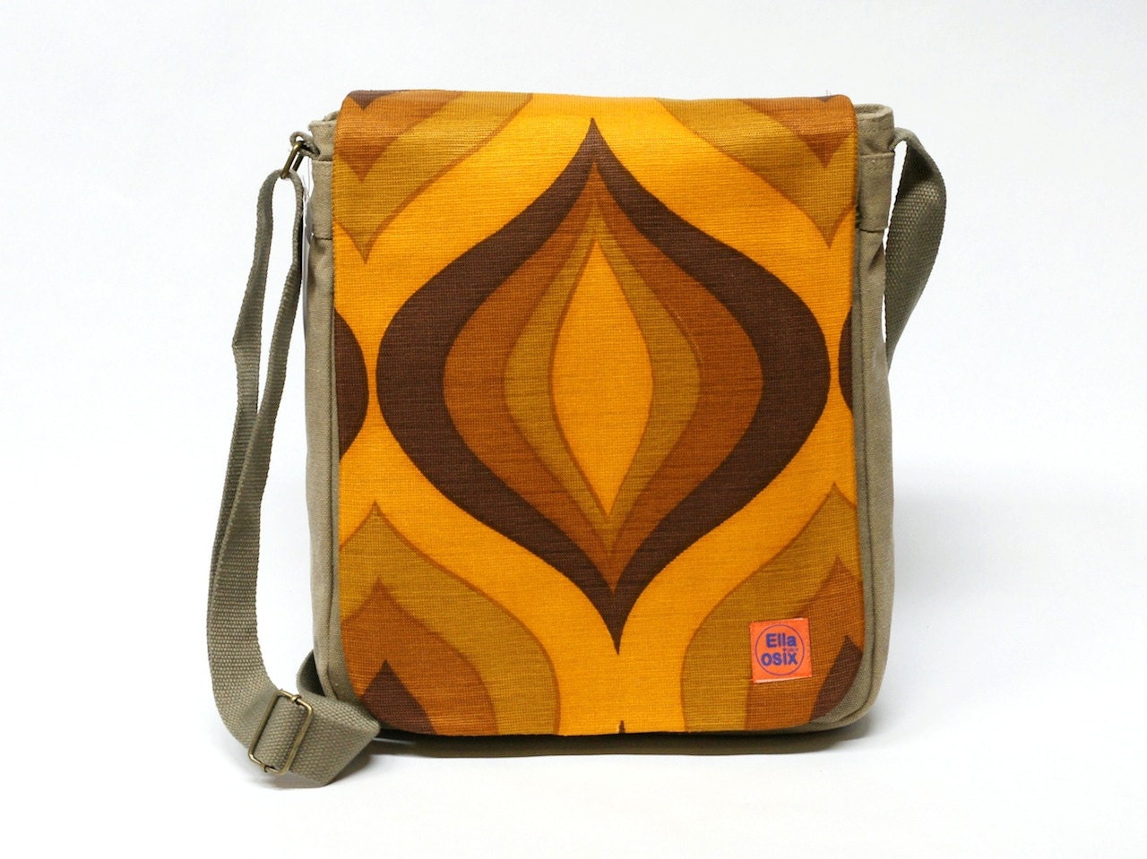 Zena - messenger bag customized with original vintage fabric.