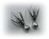 2 Avian Bird Claw Foot Raw Silver Ox Brass Jewelry Findings (F)