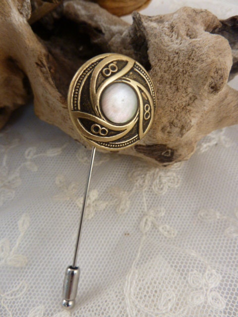 Button Lapel Hat or Scarf Stick Pin Shell Centred French Vintage Button