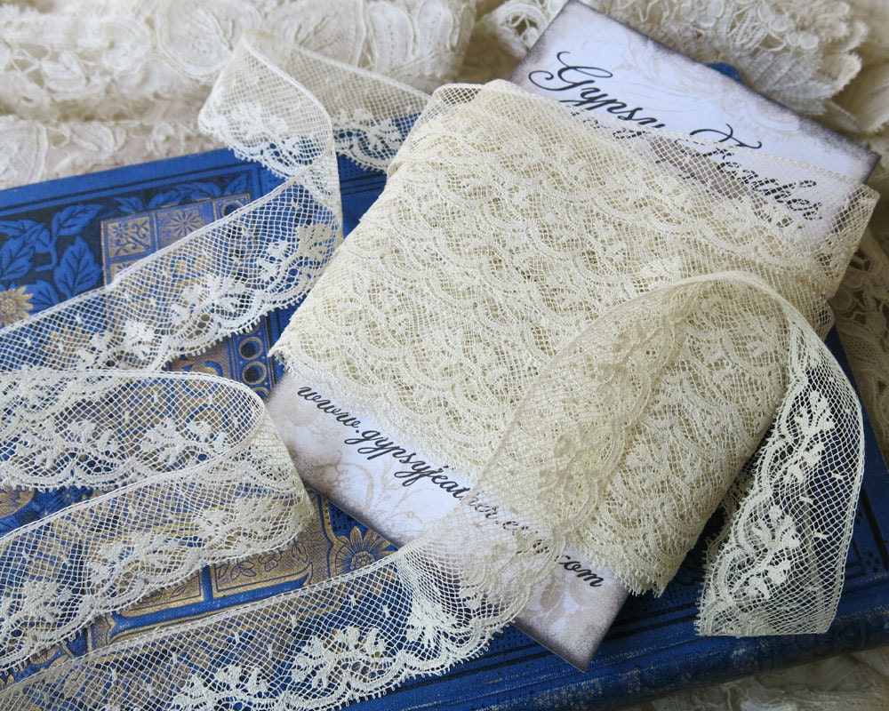 Vintage French Scalloped Lace yardage ... embellishment for heirloom sewing, crazy quilting, dolls, fabric art journals, etc.  LY31320