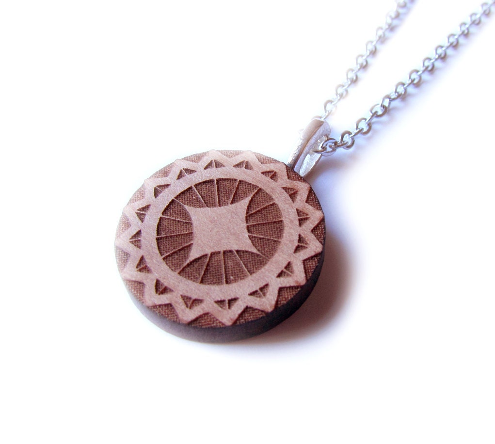 That Vintage Diamond Snowflake Circle Pendant - Tasmanian Myrtle