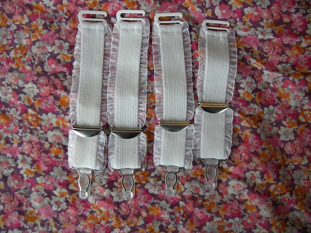 2 Pair Removeable Garters