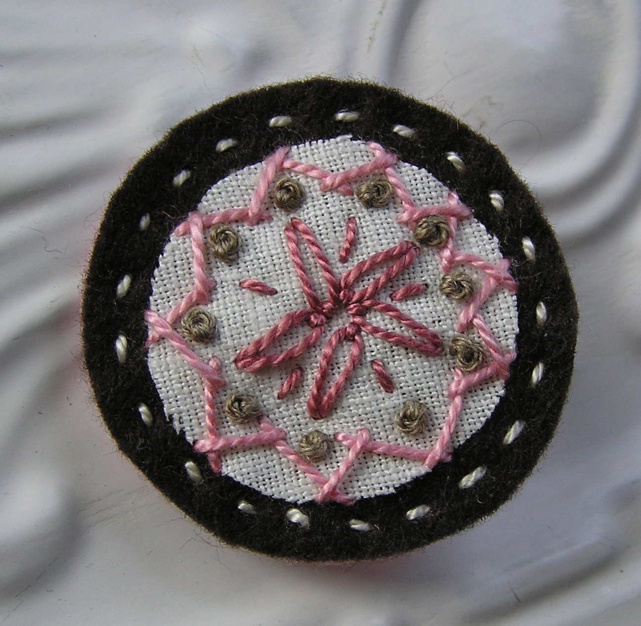 Embroidered Felt Circle Pin - Felt and Linen Brooch - Buoyant - Pink and Brown Petite Brooch