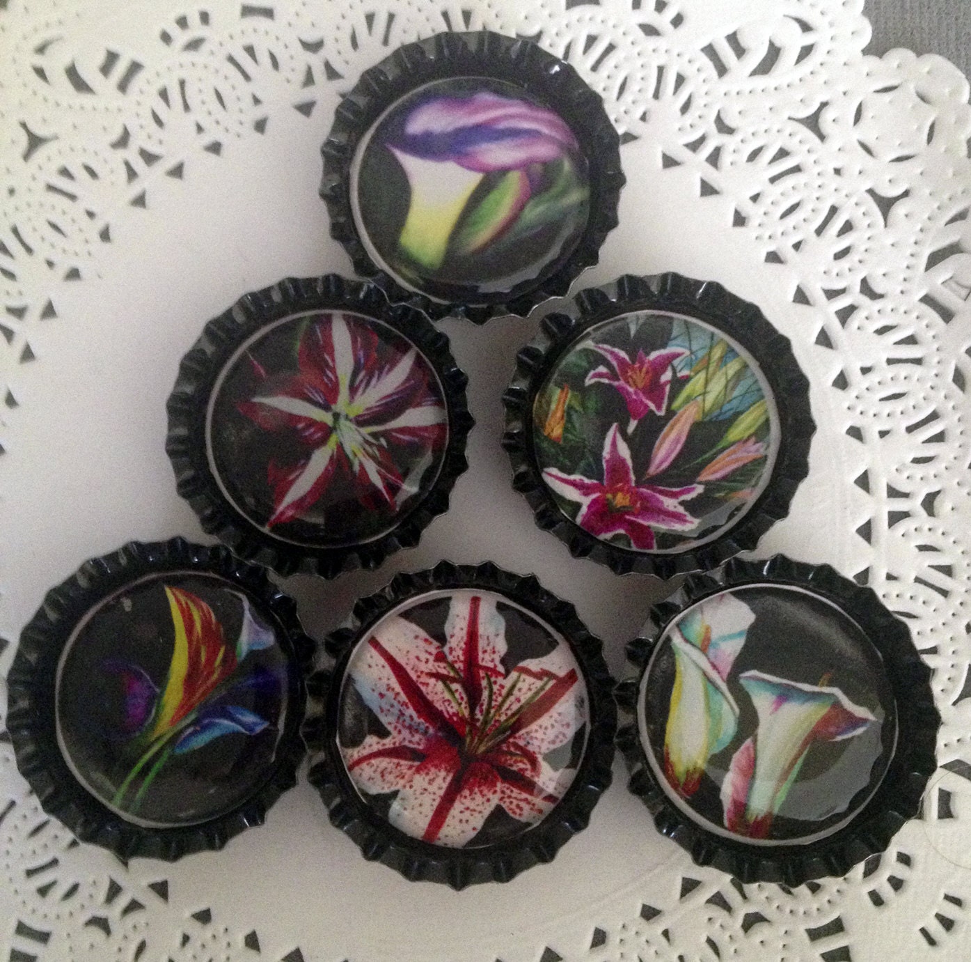 6 MAGNETS Bottlecap black lime green stargazer vintage women hats fashion  flowers rose Iris Magnolia buds lillies white purple leaf leaves