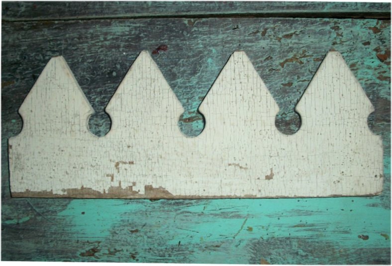 Vintage Chippy ARCHITECTURAL GINGERBREAD TRIM Original Paint fancy sawn house porch trim molding- shabby chic farmhouse salvage 12 1/2 inch