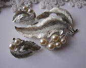 Vintage Sarah Coventry 60s Silvery Splendor Silvertone and Simulated Pearl Brooch and Earrings