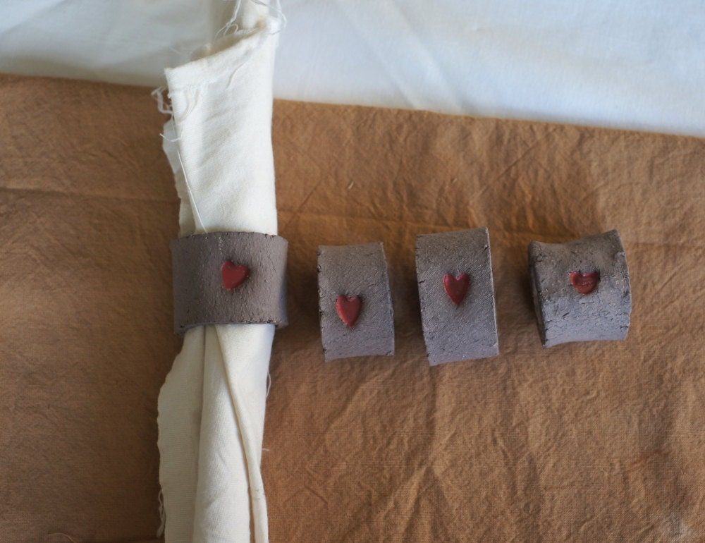 Set of Minimalistic ceramic rustic napkin ring with a red heart - Florcita