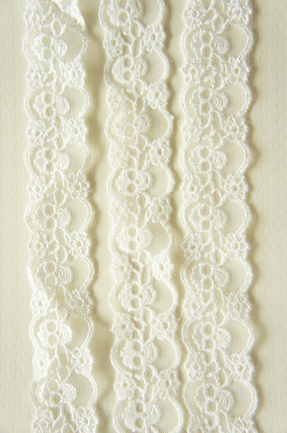 2 Yards Skull Lace Trim (30mm wide) Ivorish White