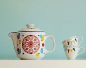 Dots and spirograph teapot
