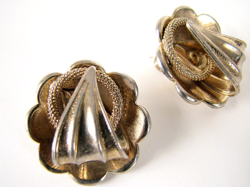 Silver Triangle Circle Clip On Earrings - Vintage Jewelry