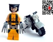 32 GB USB Stick in complete Lego Minifigure Superhero with Bike