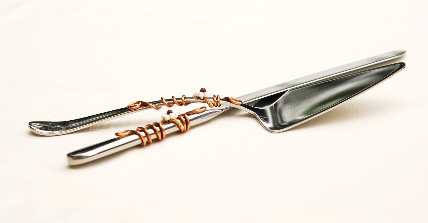 Personalized Custom Cake Server And Knife Set Wire Wrapped, Flower Daisy For Minimalist Brown Copper White CHOOSE Your COLOR Bead And WIRE