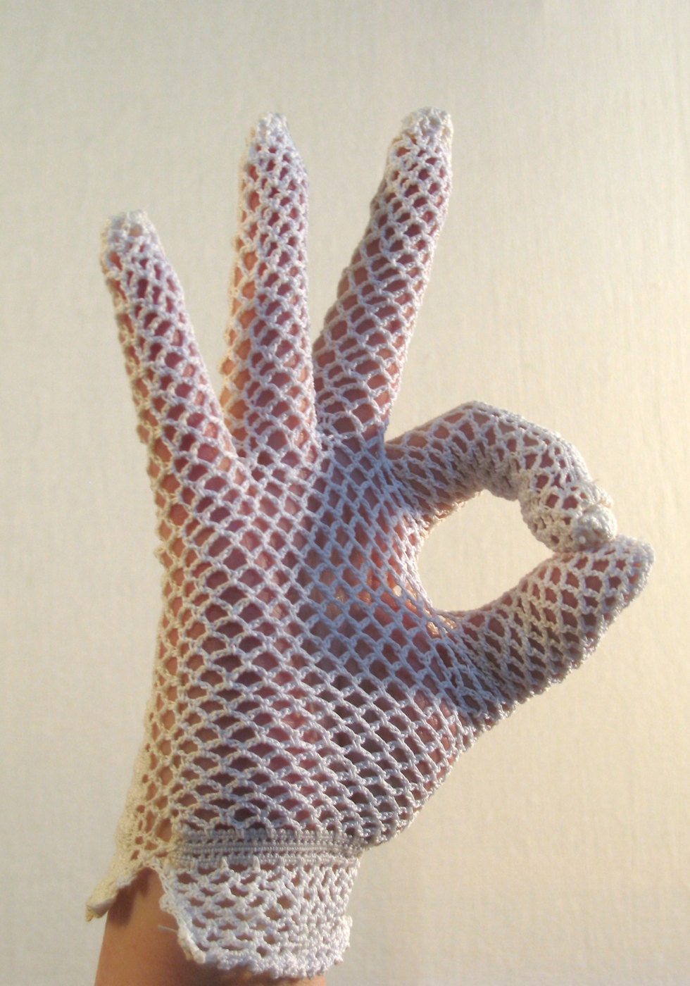 Vintage 60s Gloves / Hand Crochet Lace / Fishnet / White / NOS M
