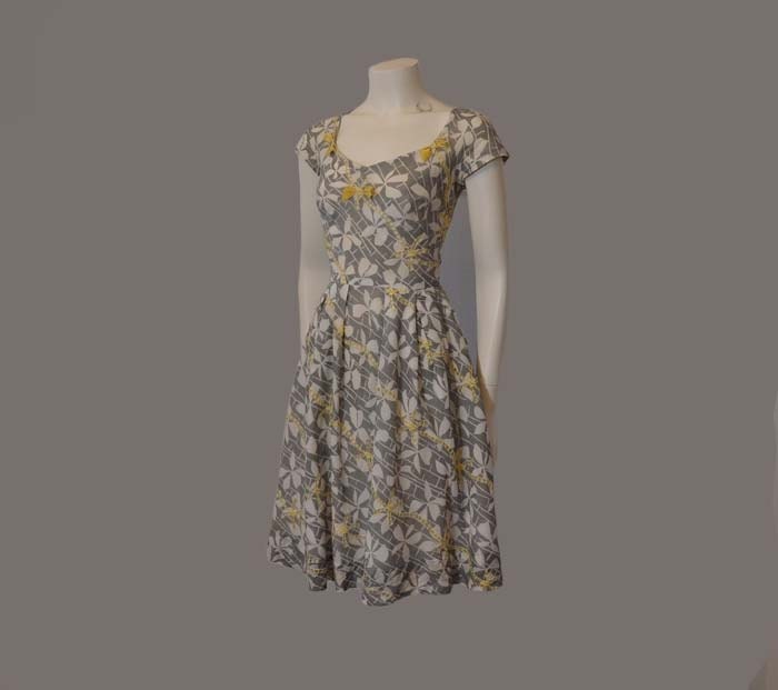 50s dress / Delightful Bow Vintage 1950's Cutwork Full Skirt Dress