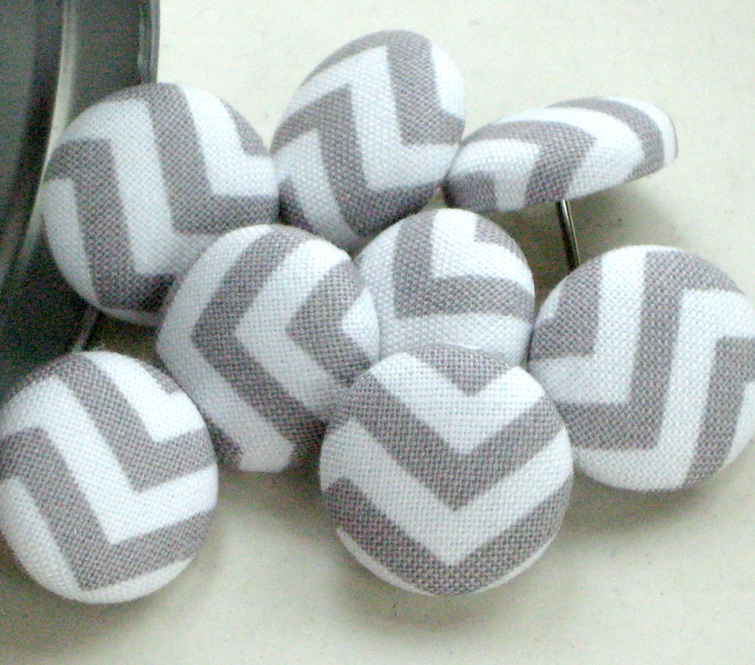 Chevron in Gray & White . . .Tack Pack of 8. Fabric Push Pins. Gift Tin