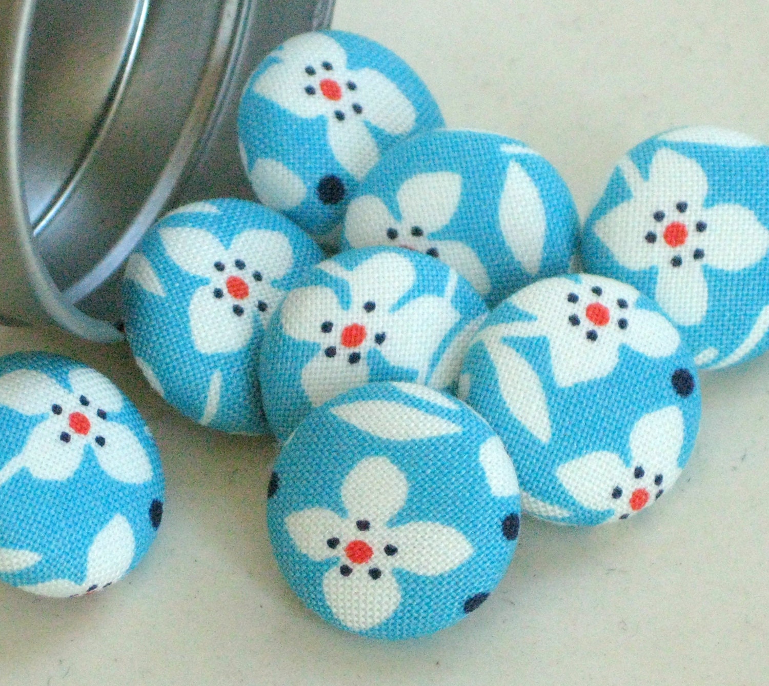 Blossoms . . .Tack Pack of 8. Fabric Push Pins. Gift Tin. Teacher. Graduation.