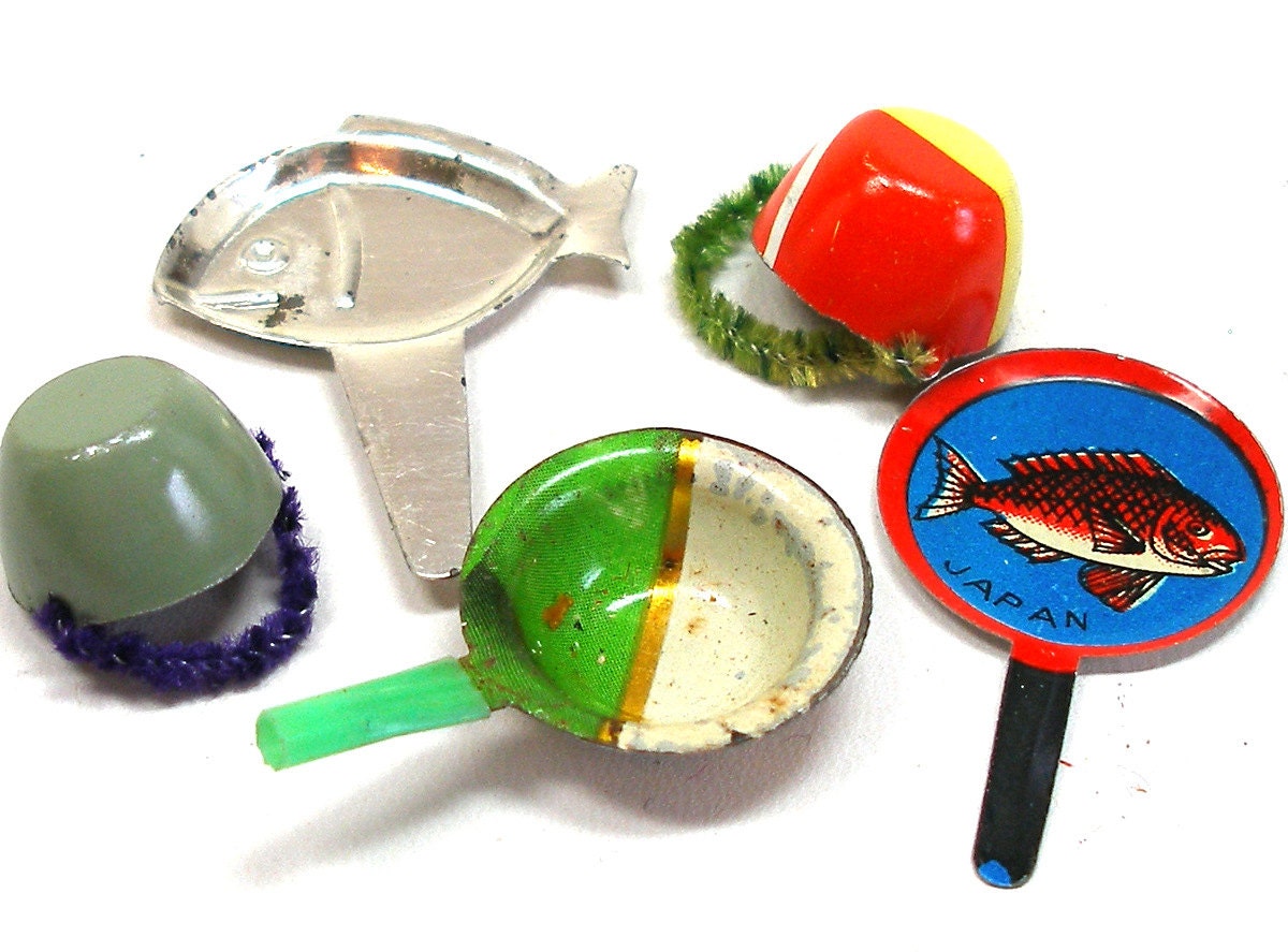 50s recycled mini tin dollhouse dishes, Tiny metal cups, plates, pans made in Japan.