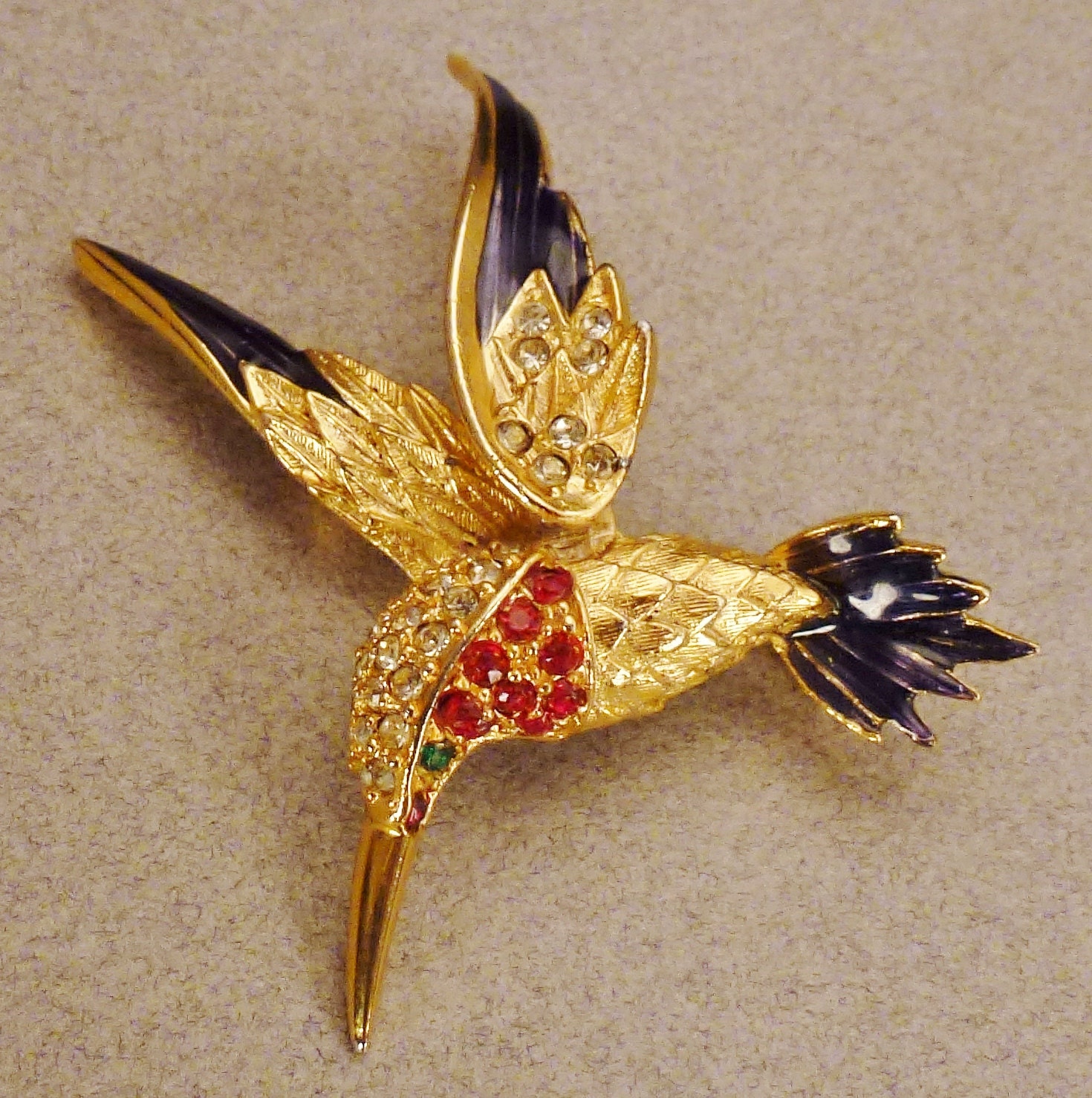 Hummingbird Brooch Signed Mid Century Modern Design enamel and goldtone metal Rhinestones Pin