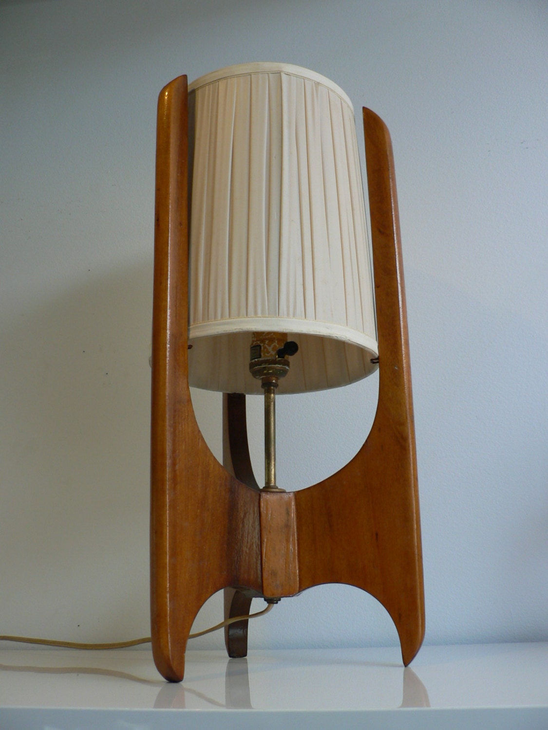 danish modern lamp/ danish modern table lamp/ mid century modern lamp/ vintage 1950s table lamp