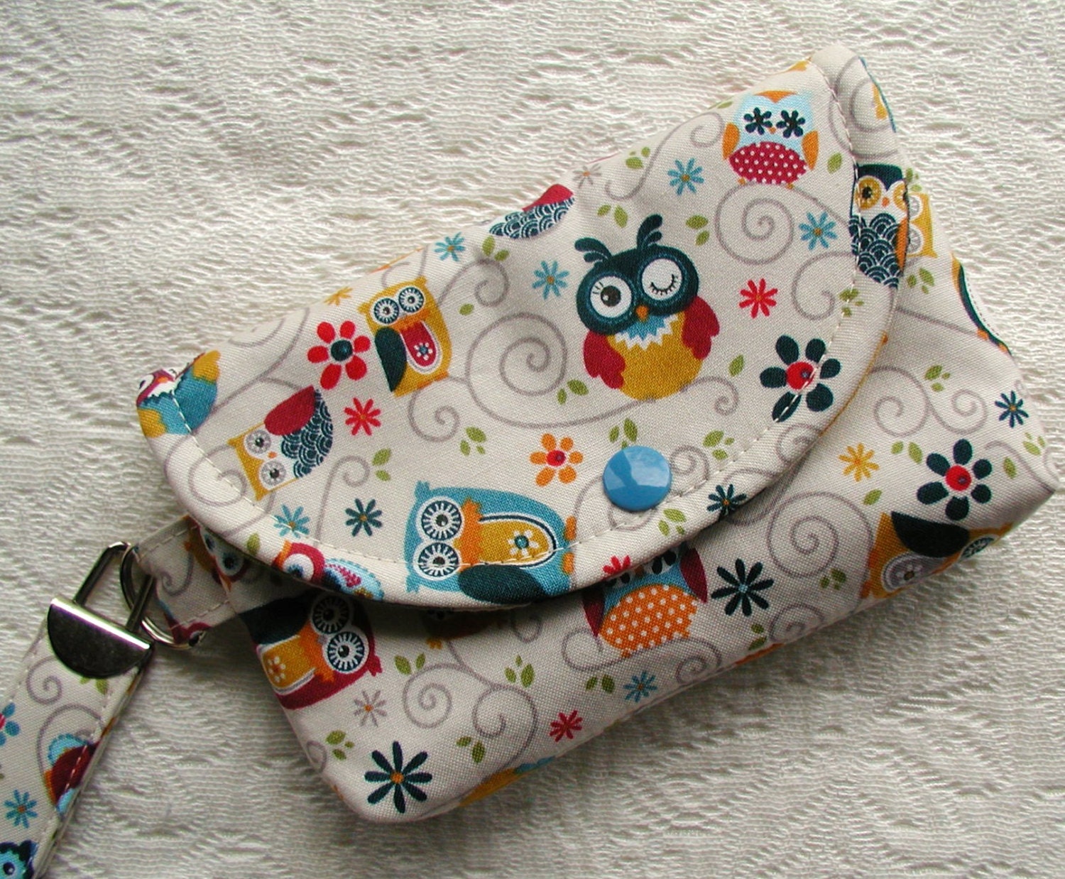 Medium Snap Wristlet ... Nested Owls in Charcoal