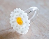 Glass Daisy Ring