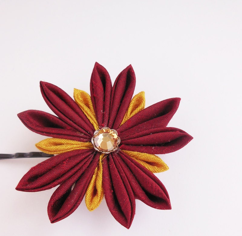 Red and Gold Flower Star Bobby Pin Tsumami Kanzashi