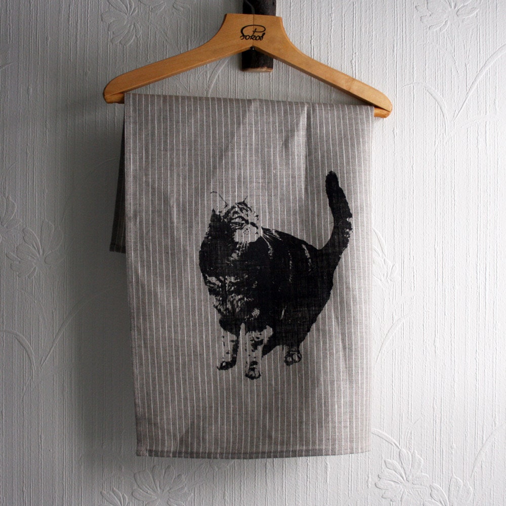 Striped teatowel with cat