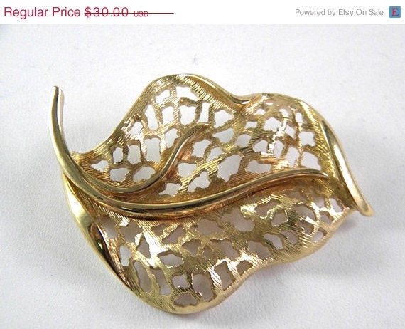 50%OFF SALE Monet Gold tone Figural Leaf Signed Vintage Jewelry Brooch Pin