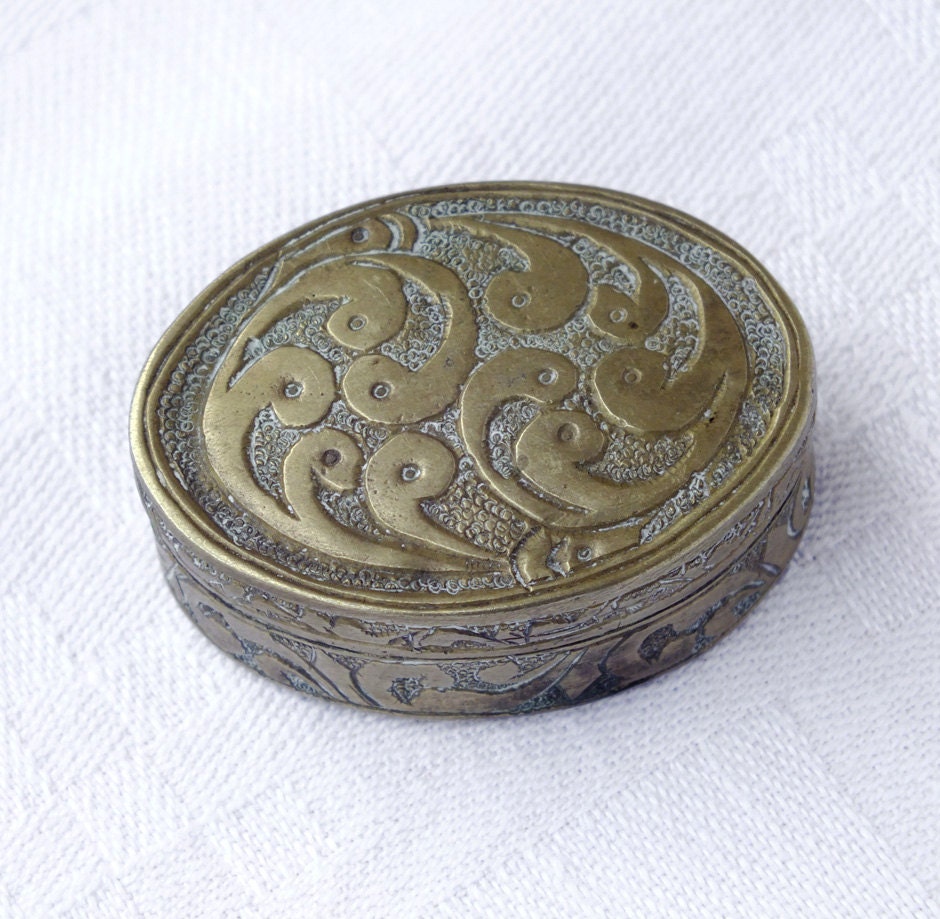Vintage Egg Shape Chiseled Brass Box/Boho Chic Homeware/Small Vintage Collectible Box