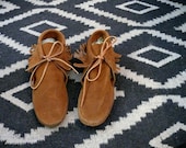 Vintage Shoes /// Minnetonka Fringe Booties size 10
