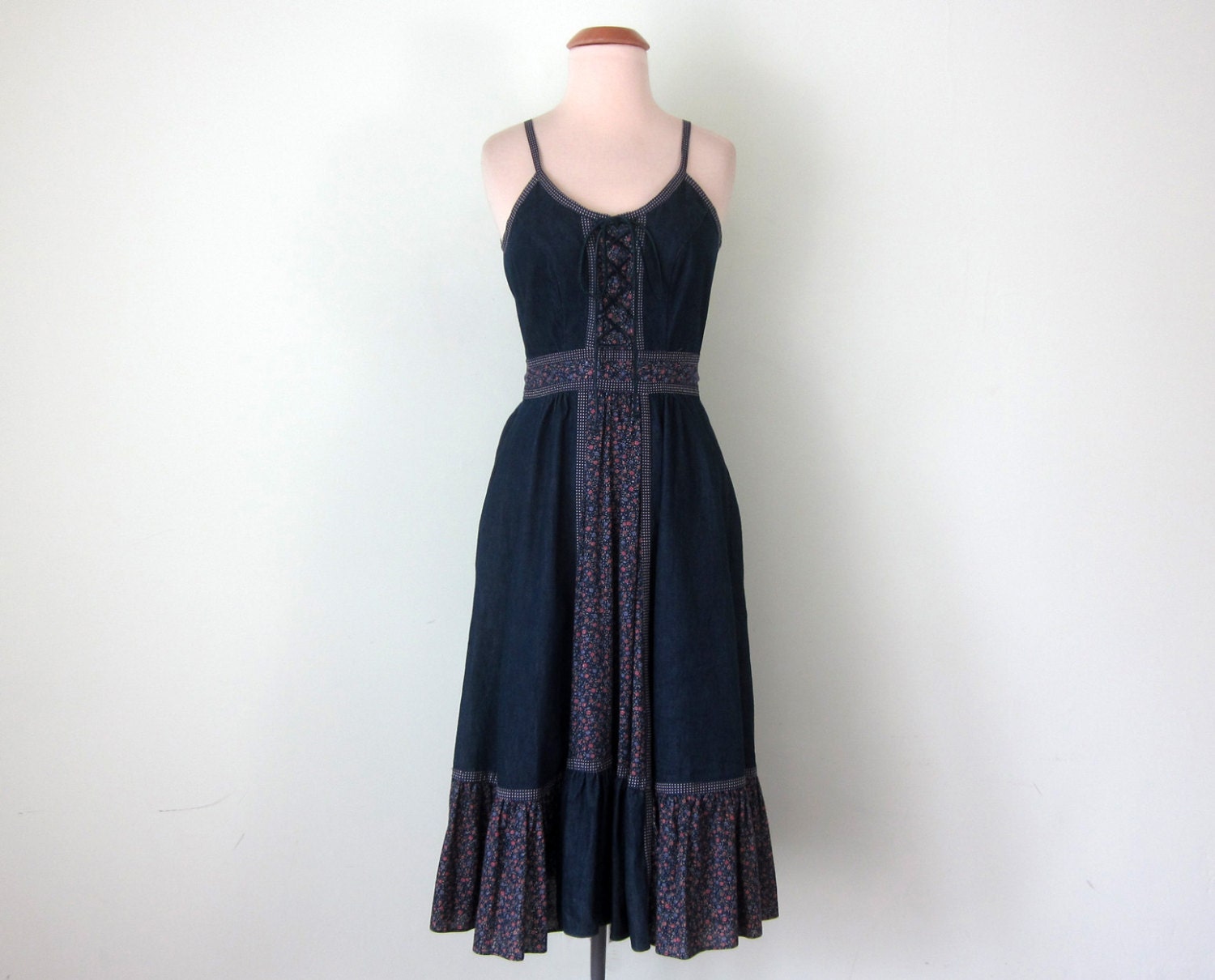 70s dress / gunne sax denim calico floral corset tie sundress (xs - s)