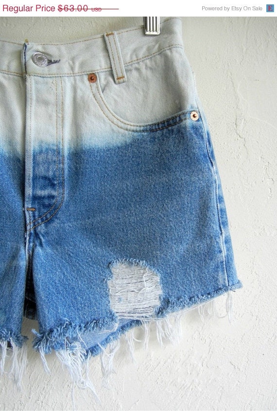 SUMMER SALE 30% OFF Ombré Medium Wash Levi's Denim Shorts