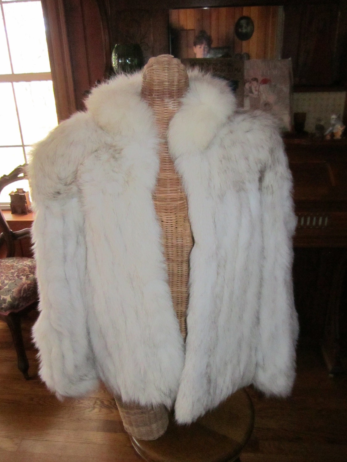 Silver  FOX FUR Jacket  (Europa - Finland) Drop Dead Gorgeous and Pristeen Condition ( Size M ) FREE Shipping