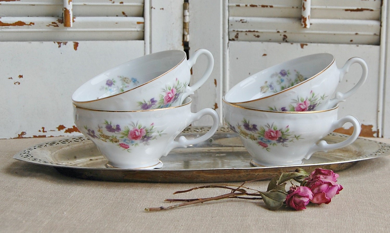 Vintage Teacups //  Pink Roses //  Shabby Cottage Decor  // Set of 4