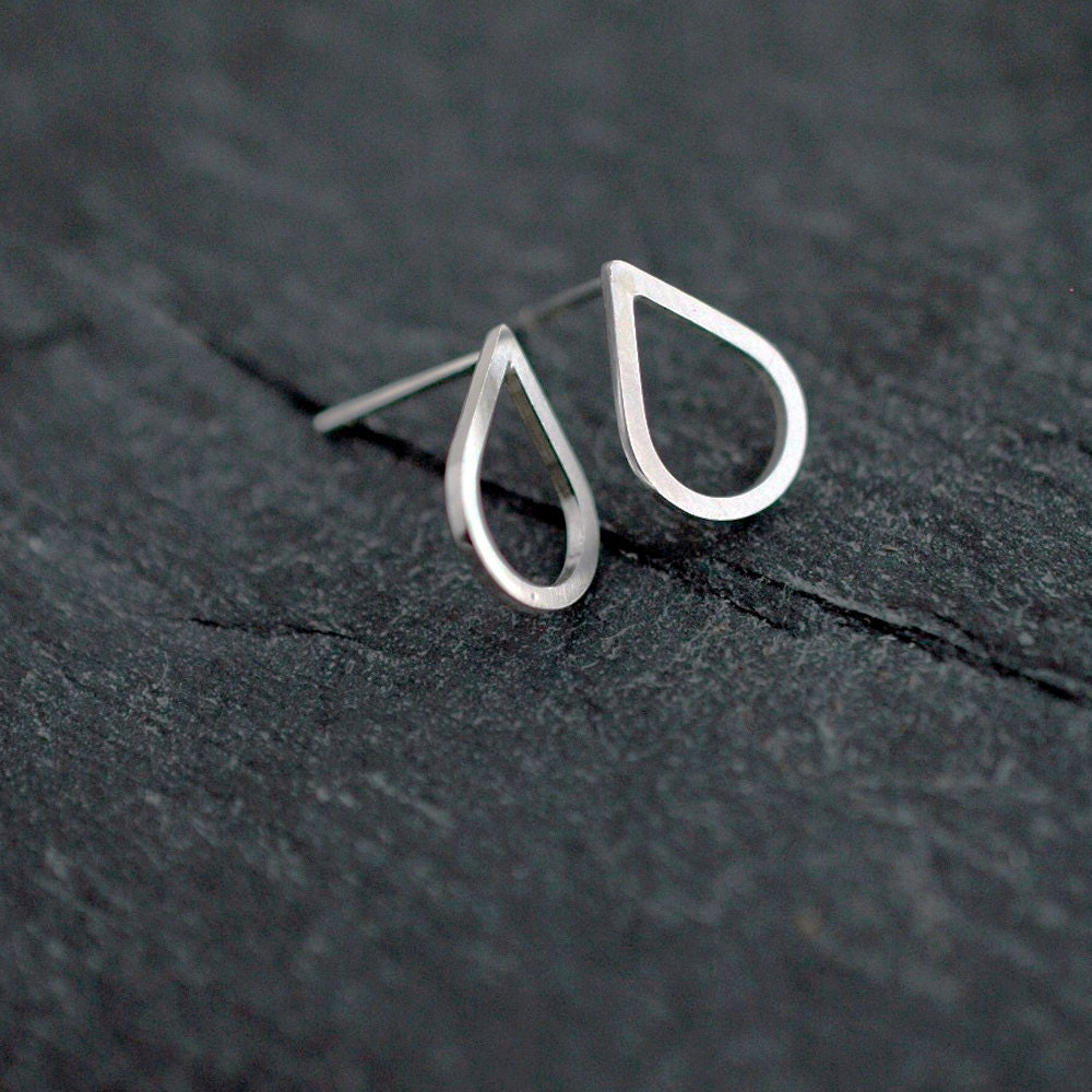 Small droplette studs earrings