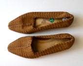 1990s Brown Leather Flats / Woven Bass Huarache Style Loafer / Smoking Shoe / size 7.5