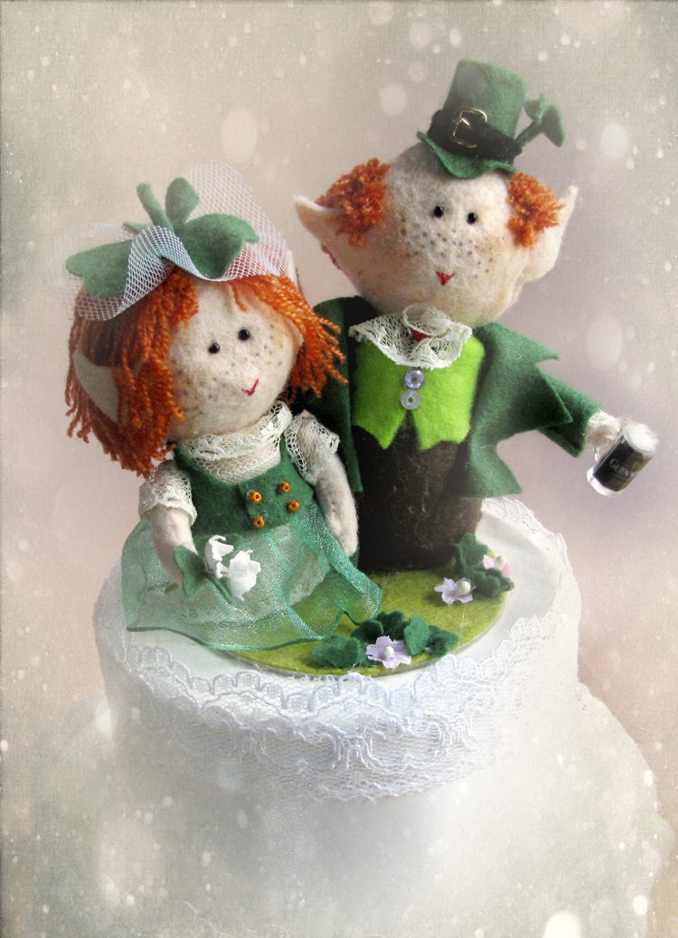 Guinness Leprechaun wedding cake topper - Irish Bride Groom handmade felt dolls - Bridal OOAK Custom orders welcome - Hand Made in France