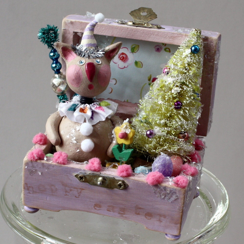 Vintage Look Easter Holiday Bunny Rabbit Treasure Box Decoration