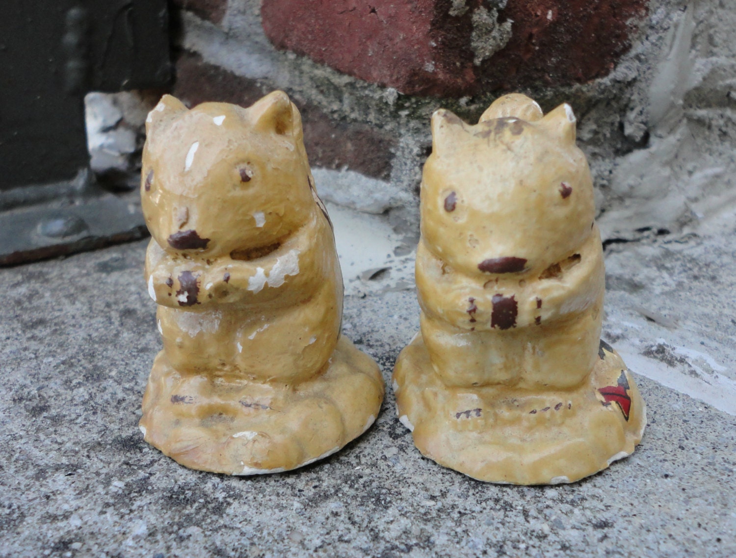 Chippy CHIPMUNK Chalkware Salt and Pepper Shakers