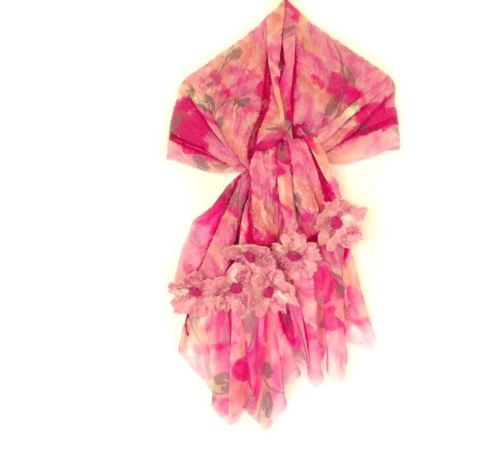 Nuno felt scarf. Felt scarf with 3D felt flowers. Mothers Day Gift. Spring fashion scarf. Pink raspberry magenta.