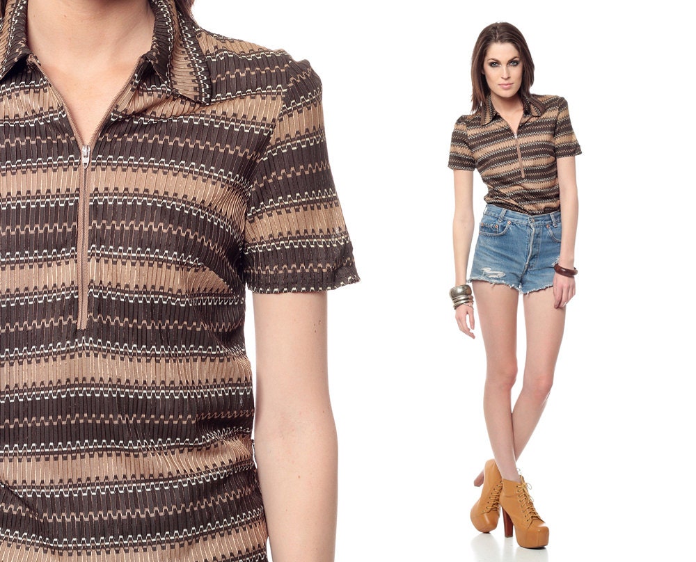 70s Top STRIPED Zig Zag Brown Hippie Shirt Collared 1970s Zip Up Short Sleeve Stripe Tunic Blouse Seventies Boho Vintage Tan Small Medium