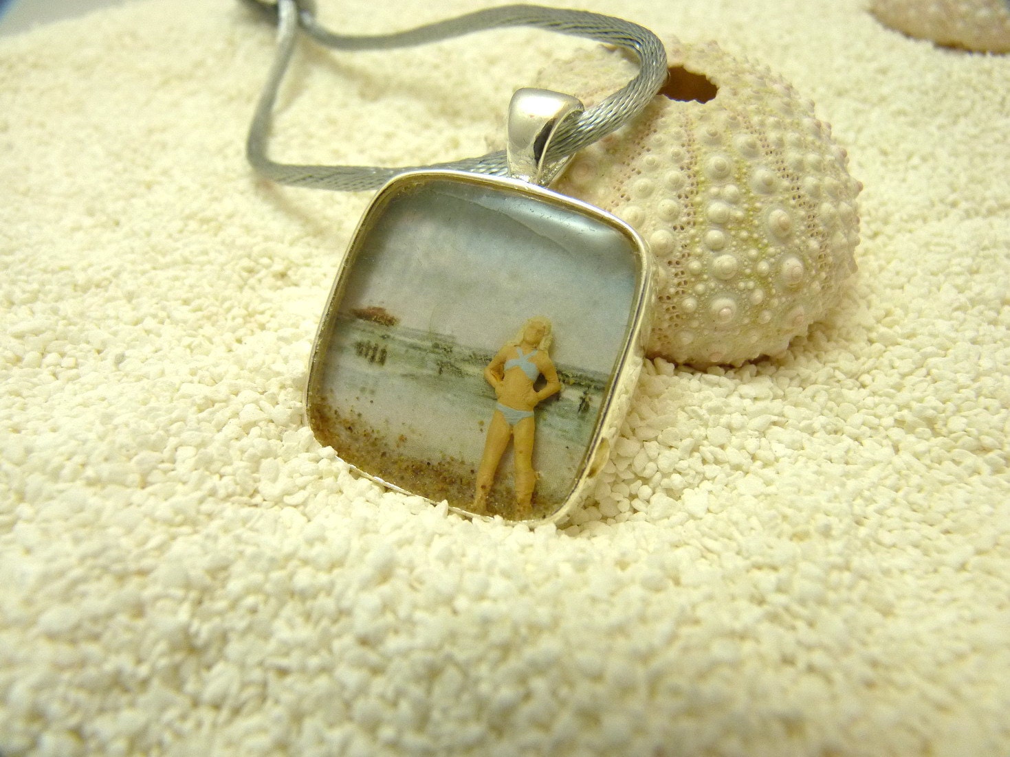 Retro beach pendant with kid (4)