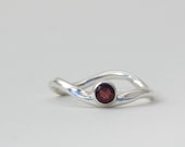 Stackable Wavy Ring with 4mm Garnet