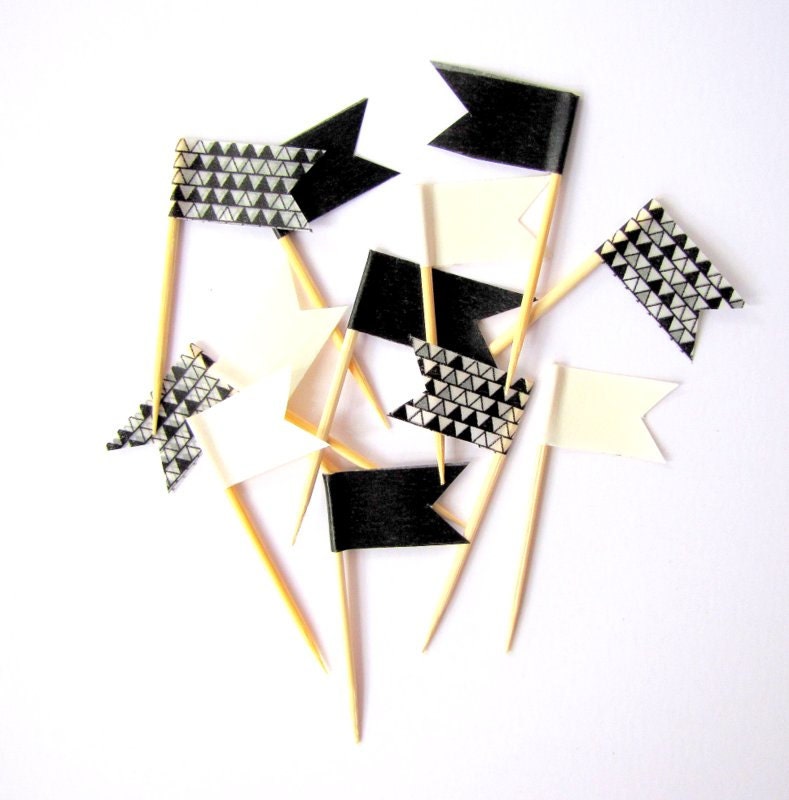 Black and white Cupcake flags (12)