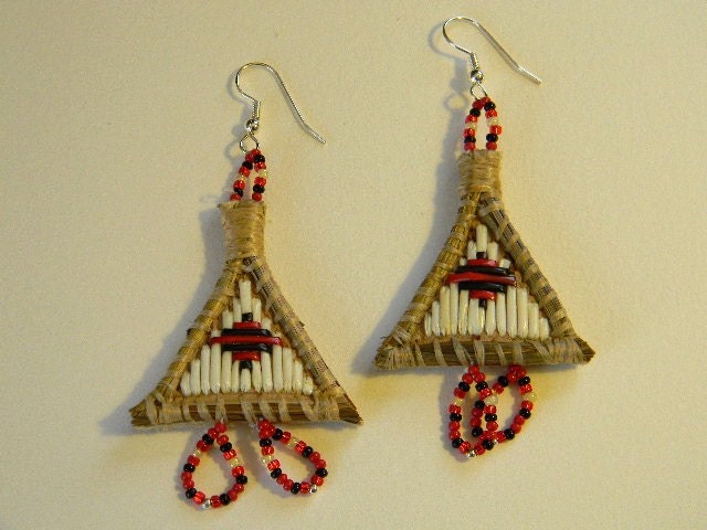 Red & Black quilled triangle earrings